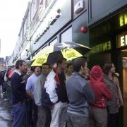 Walkabout Pub - England v Australia on a big screen.....the queues..