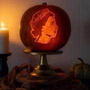 Szimonetta Zombori has created a pumpkin tribute to Queen Elizabeth II