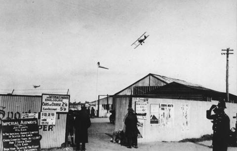 Air races at Ensbury Park during the Easter holiday of 1927