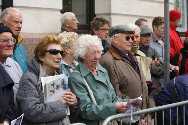 A memorial has been unveiled to the 130 people who died in a German air raid on Mary 23, 1943. Twenty two buildings across Bournemouth were destroyed, including the Metropole hotel ,where servicemen were staying. 