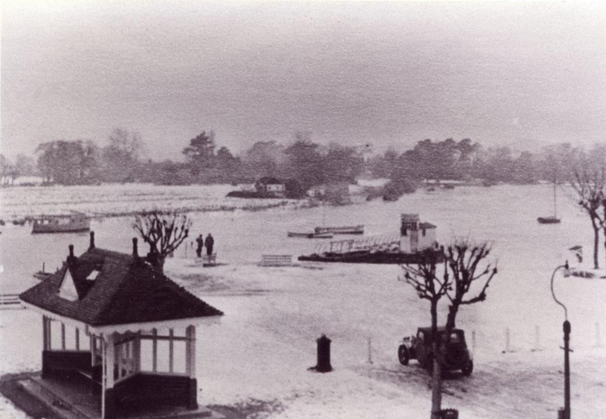 Pictures of storms in Dorset through the years