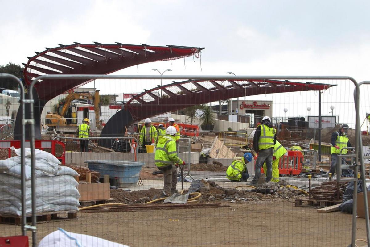 Work being carried out on the new seafront and tourism information kiosk and water play features between November 2014 and April 2015. 