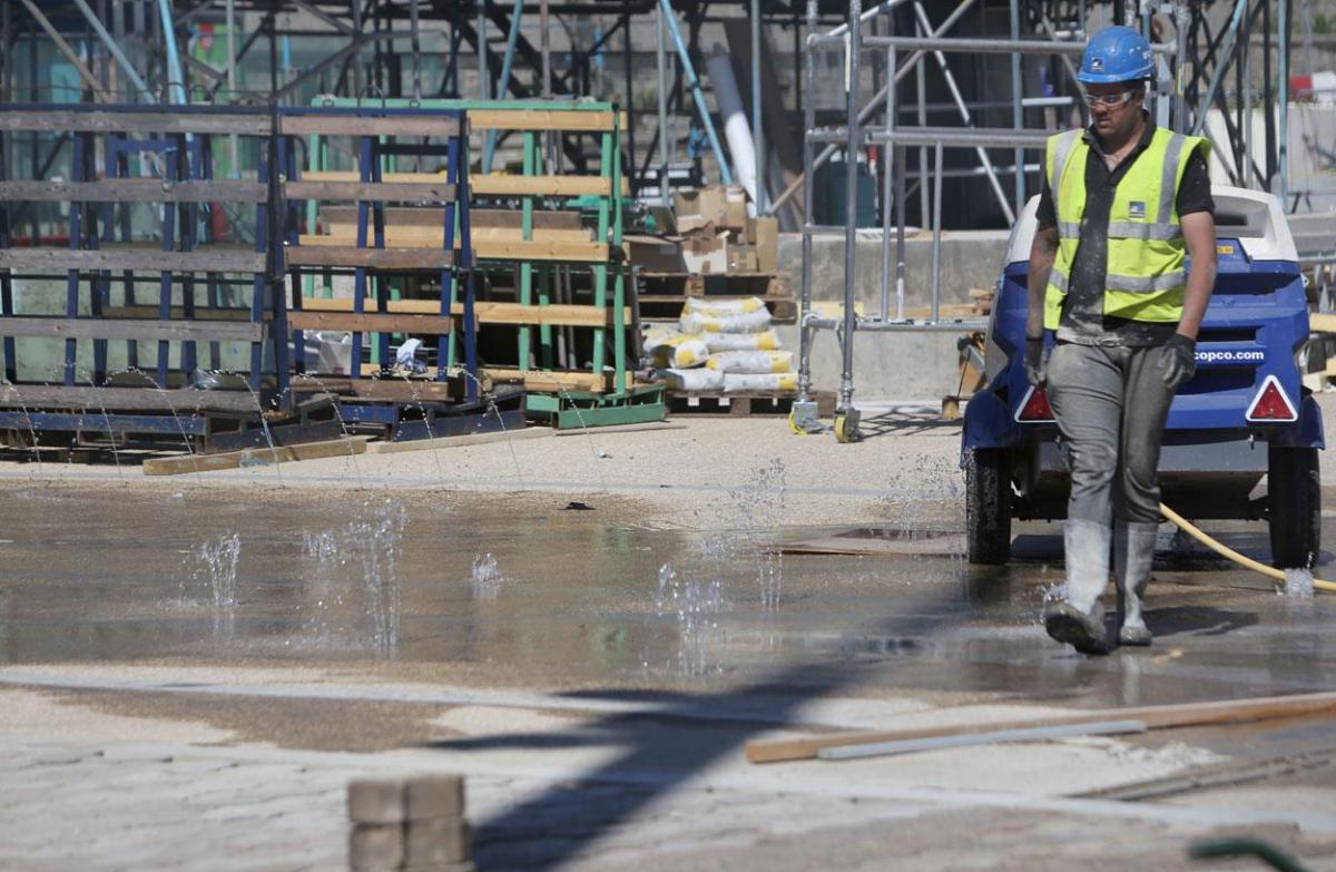 Work being carried out on the new seafront and tourism information kiosk and water play features between November 2014 and April 2015. 